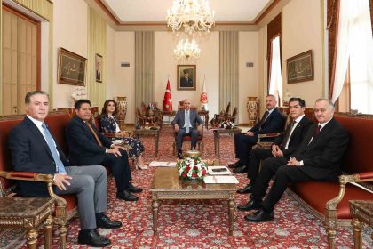 tbmm-baskani-kurtulmus-mecliste-grubu-bulunan-siyasi-partilerin-grup-baskanvekillerini-kabul-etti