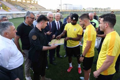 vali-cakir-mussporun-antrenmanini-izledi-ve-takima-destek-cagrisi-yapti
