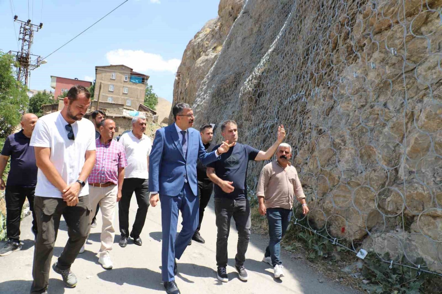 vali-celik-mir-kalesindeki-islah-calismalarini-denetledi