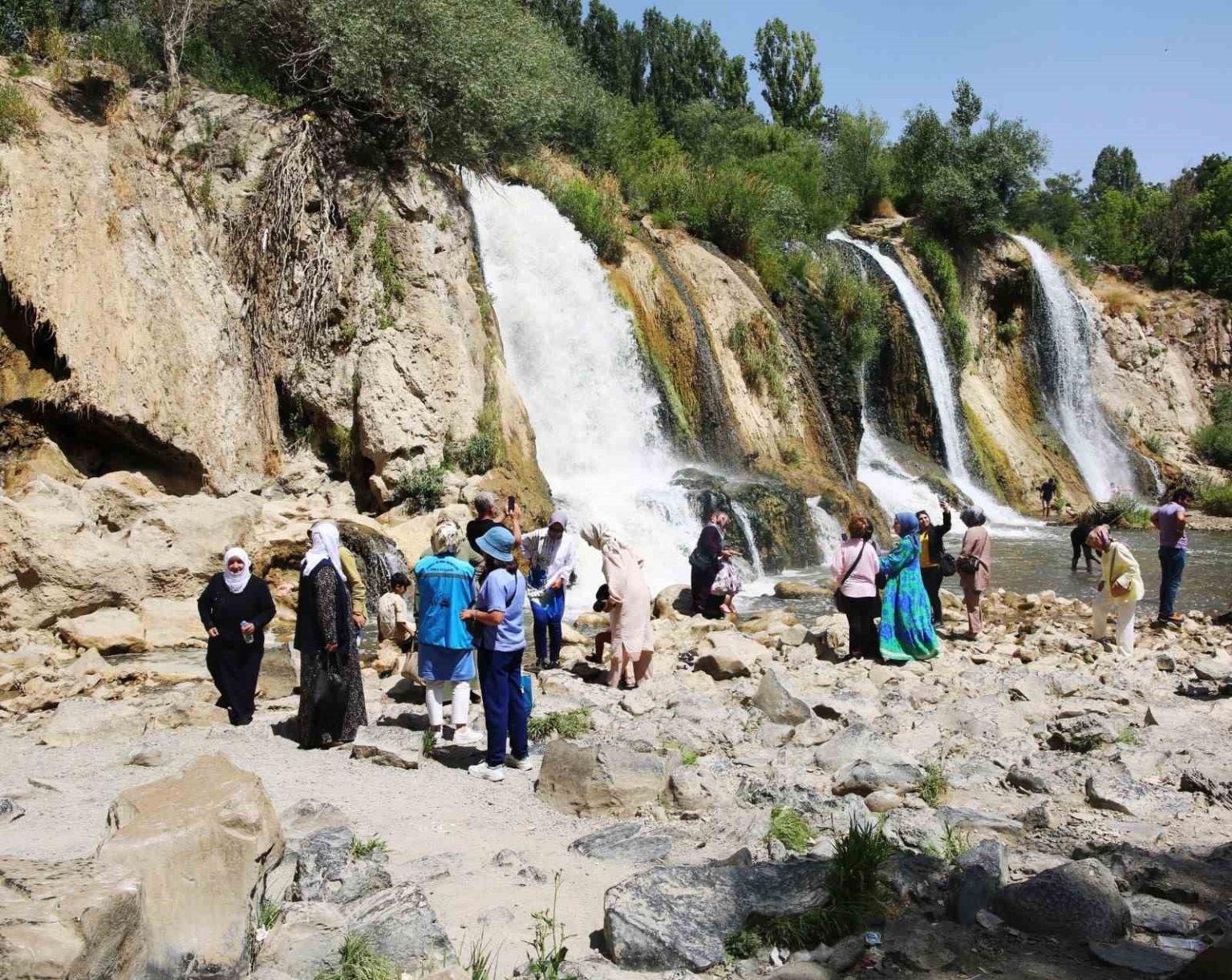 van-buyuksehir-belediyesi-yaslilara-moral-gezisi-duzenledi
