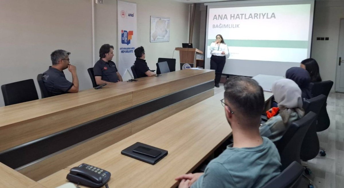 yesilaydan-afad-personeline-bagimlilikla-mucadele-egitimi-verildi