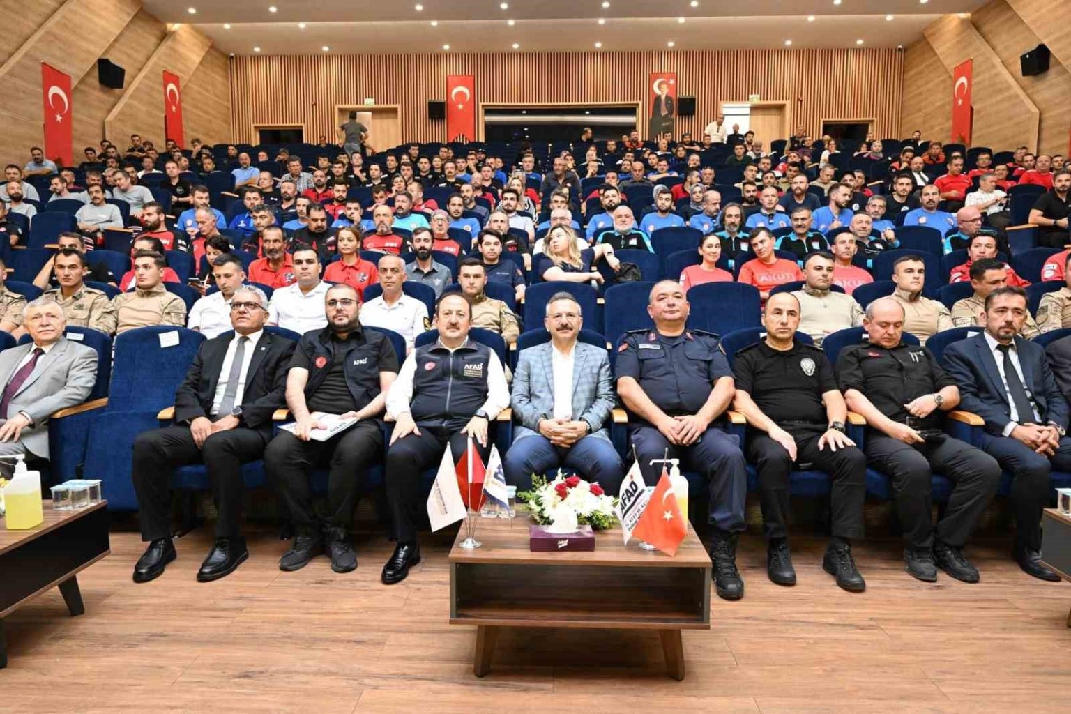 afad-ve-eskisehir-valiliginden-ortak-proje-ile-gonullu-ekipler-sertifikalandi