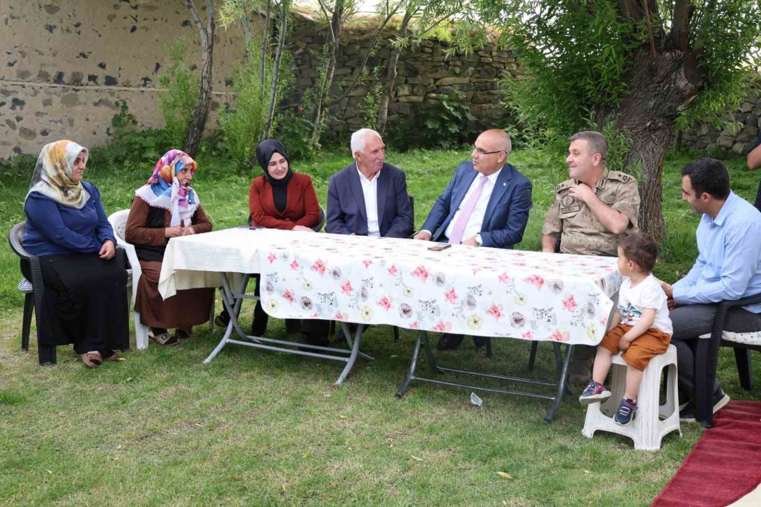 agri-valisi-koctan-diyadin-ve-taslicayda-sehit-ailelerine-ziyaret