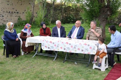agri-valisi-koctan-diyadin-ve-taslicayda-sehit-ailelerine-ziyaret
