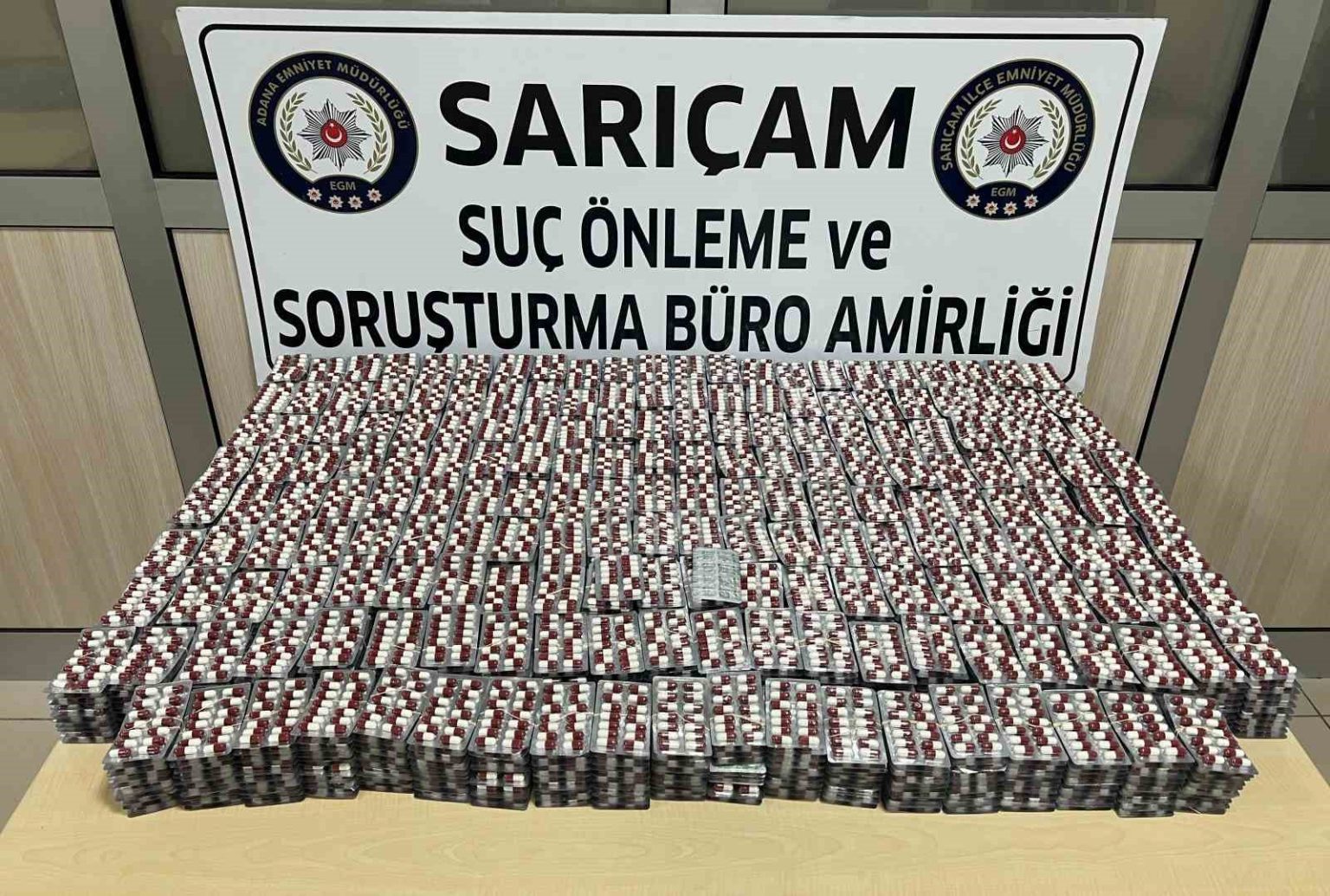 apartman-dairesine-yapilan-baskinda-27-bin-412-uyusturucu-ele-gecirildi