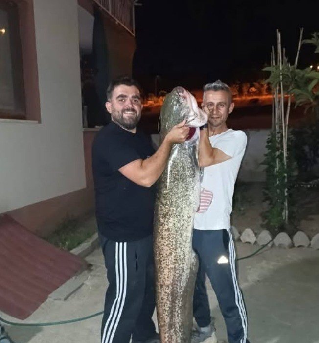 bilecikte-dev-yayin-baligini-tutuldu