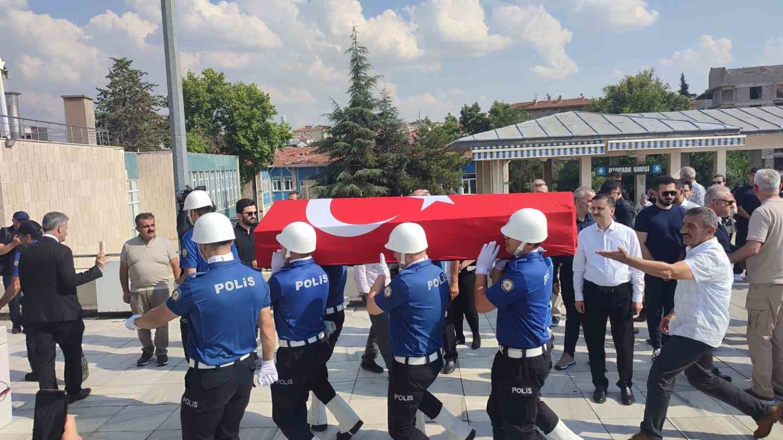 eski-bitlis-valisi-karaomeroglu-ankarada-son-yolculuguna-ugurlandi