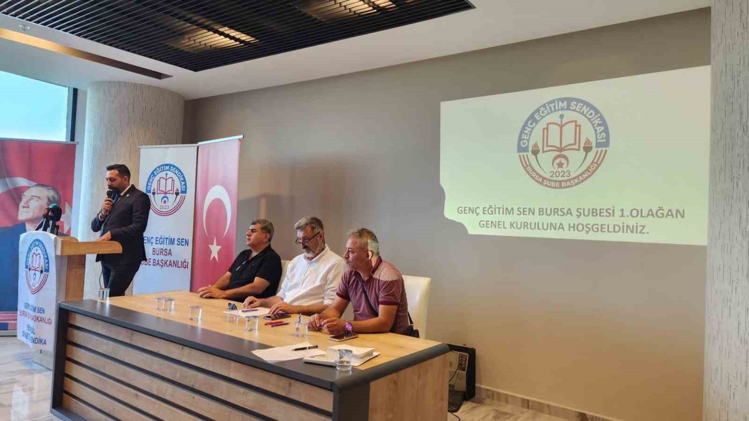 genc-egitim-sendikasi-bursa-subesi-torenle-acildi