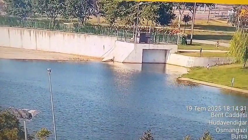 nilufer-cayina-dusen-15-yasindaki-cocugu-boyle-kurtardi