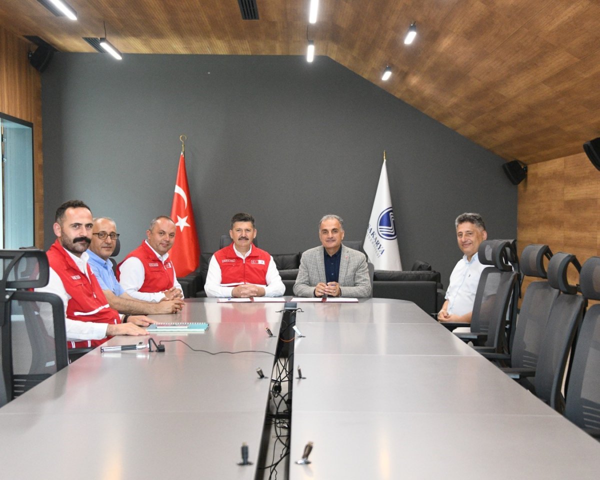 sakarya-universitesi-ile-kizilay-arasinda-afet-egitimi-protokolu