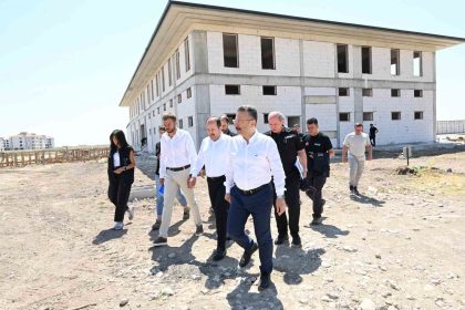 vali-aksoy-afadin-yeni-hizmet-binasini-inceledi