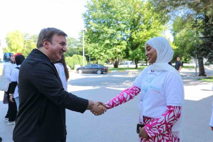 vali-aydogdu-12-farkli-ulkeden-erzincana-gelen-14-ogrenciyi-agirladi