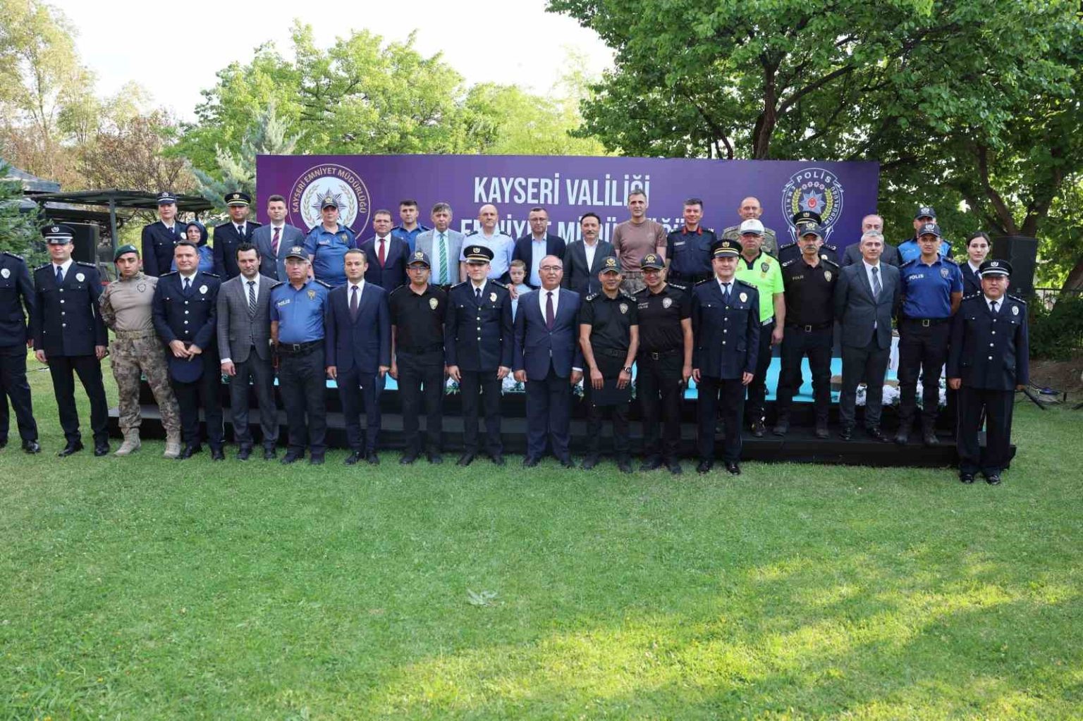 vali-cicek-rutbe-terfi-ve-odul-torenine-katildi