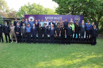 vali-cicek-rutbe-terfi-ve-odul-torenine-katildi