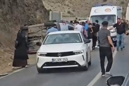 yuksekova-van-kara-yolunda-kaza-5-yarali