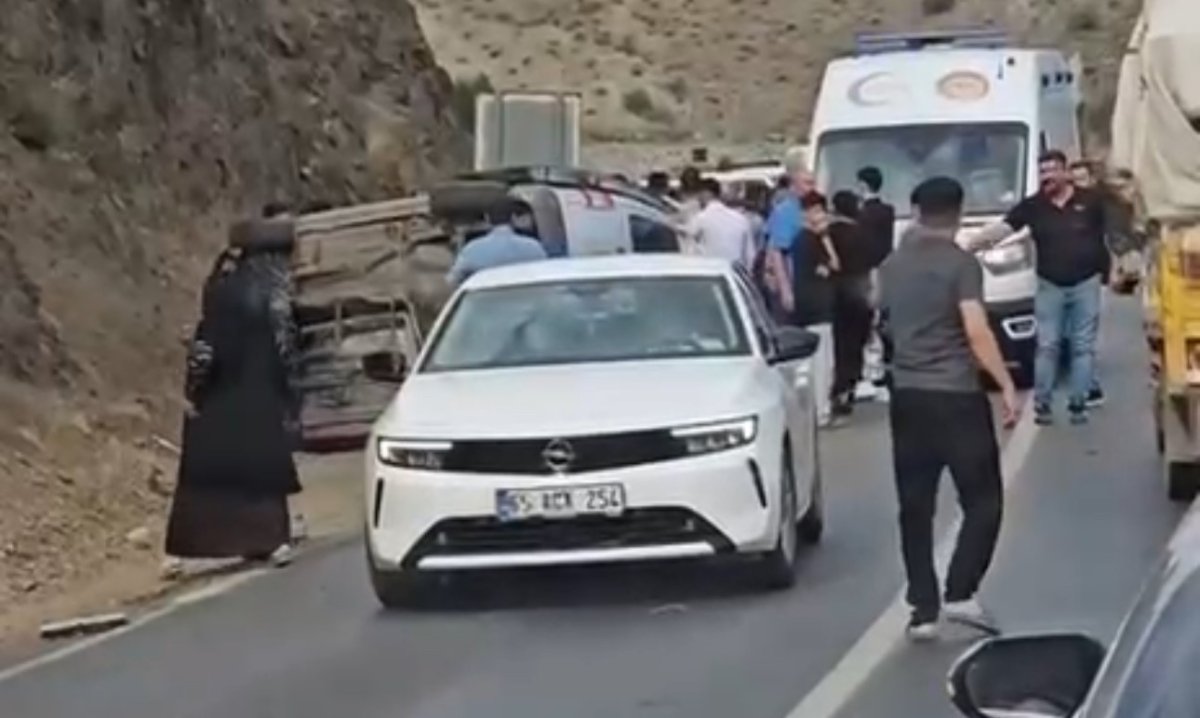 yuksekova-van-kara-yolunda-kaza-5-yarali