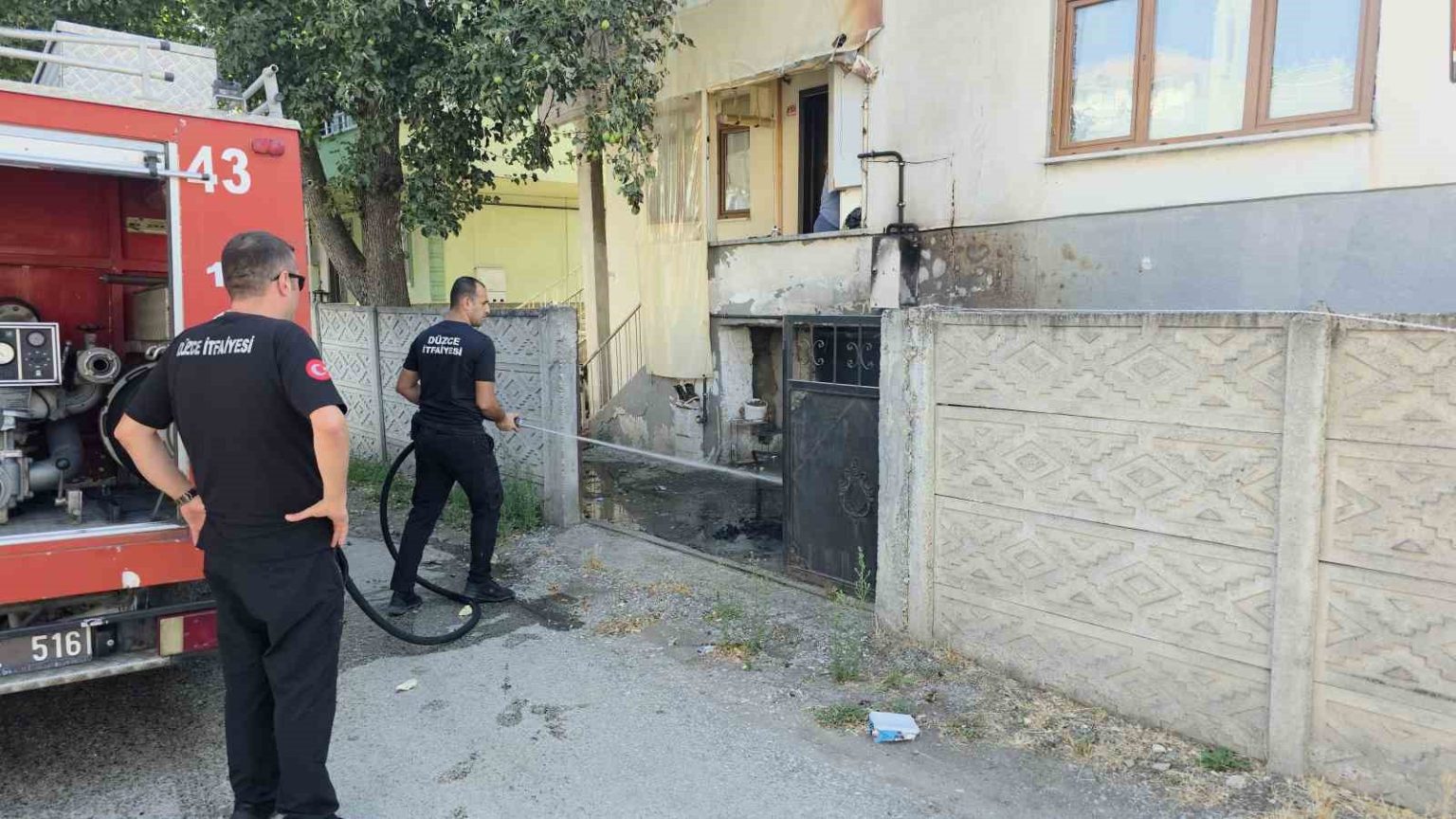 devriye-atan-polislerin-fark-ettigi-yangin-kisa-surede-sonduruldu