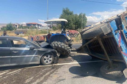 dogansehirde-otomobil-traktor-romorkuna-carpti-2-yarali