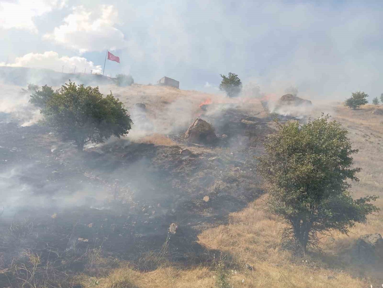 hakkaride-cikan-yanginlara-mudahale-edildi