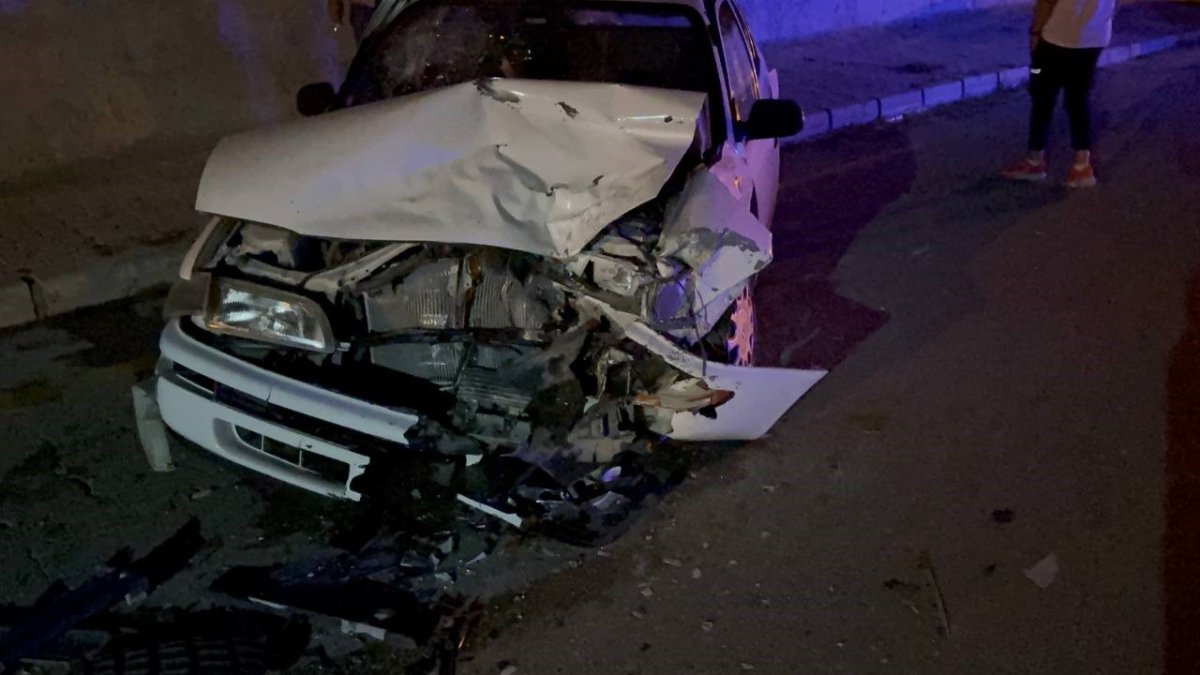 otomobiller-kafa-kafaya-carpisti-3u-cocuk-6-yarali