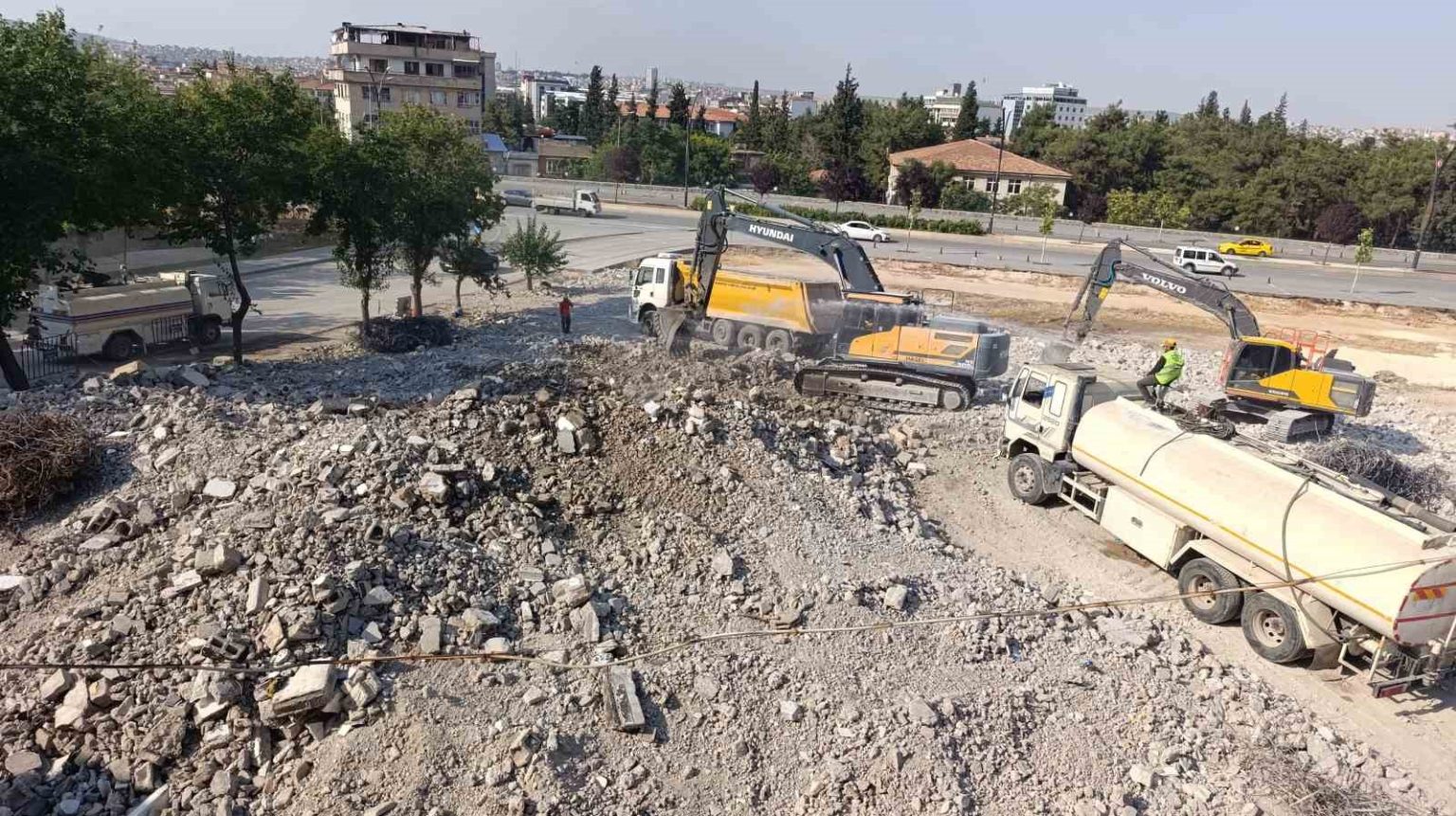 sahinbeyde-kentsel-donusum-calismalari-hiz-kesmeden-devam-ediyor