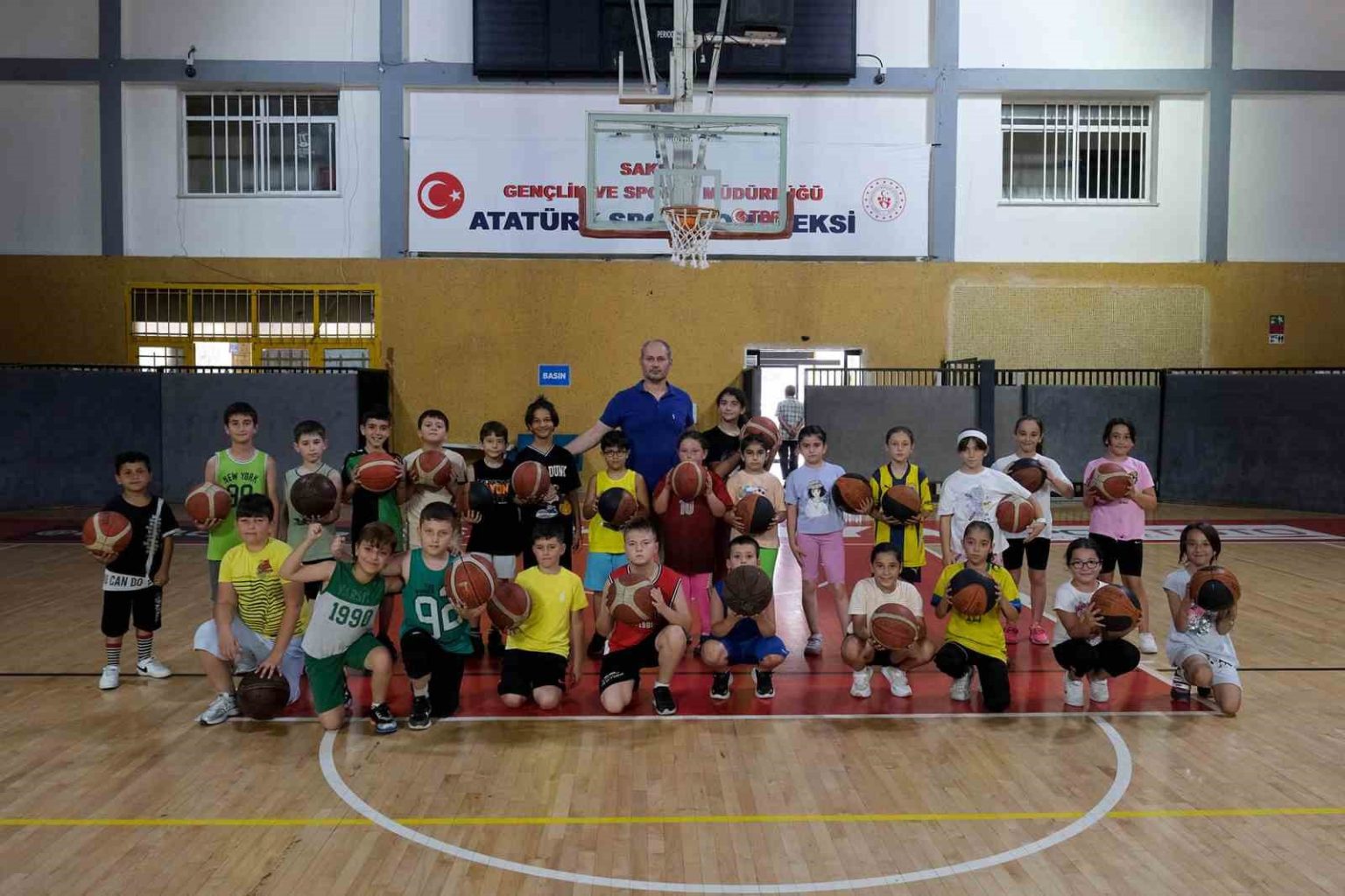 sakaryada-cocuklar-sporun-her-dalinda-dolu-dolu-bir-yaz-tatiline-basladi
