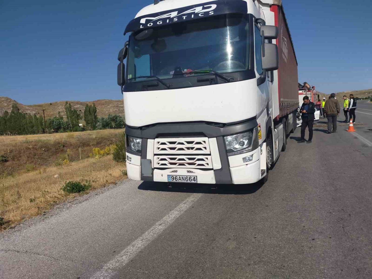sivasta-otomobil-tira-carpti-1-cocuk-oldu-5-kisi-yaralandi