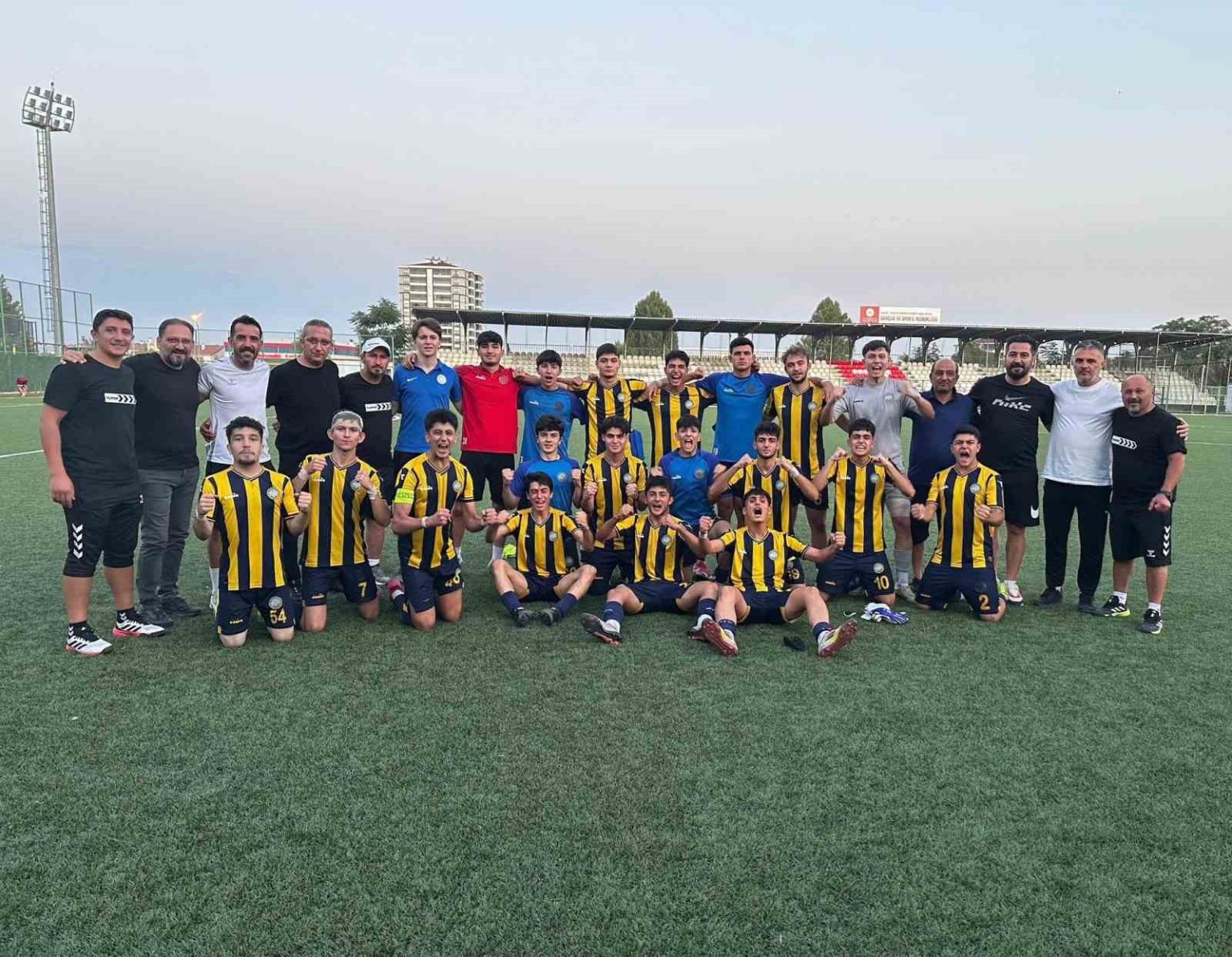 talas-belediyespor-u17-takimi-turkiye-finallerine-kaldi