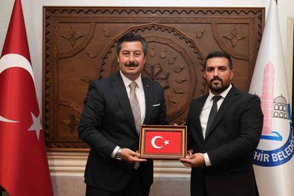 baskan-ercan-ozel-ulkucu-genclikle-omuz-omuza