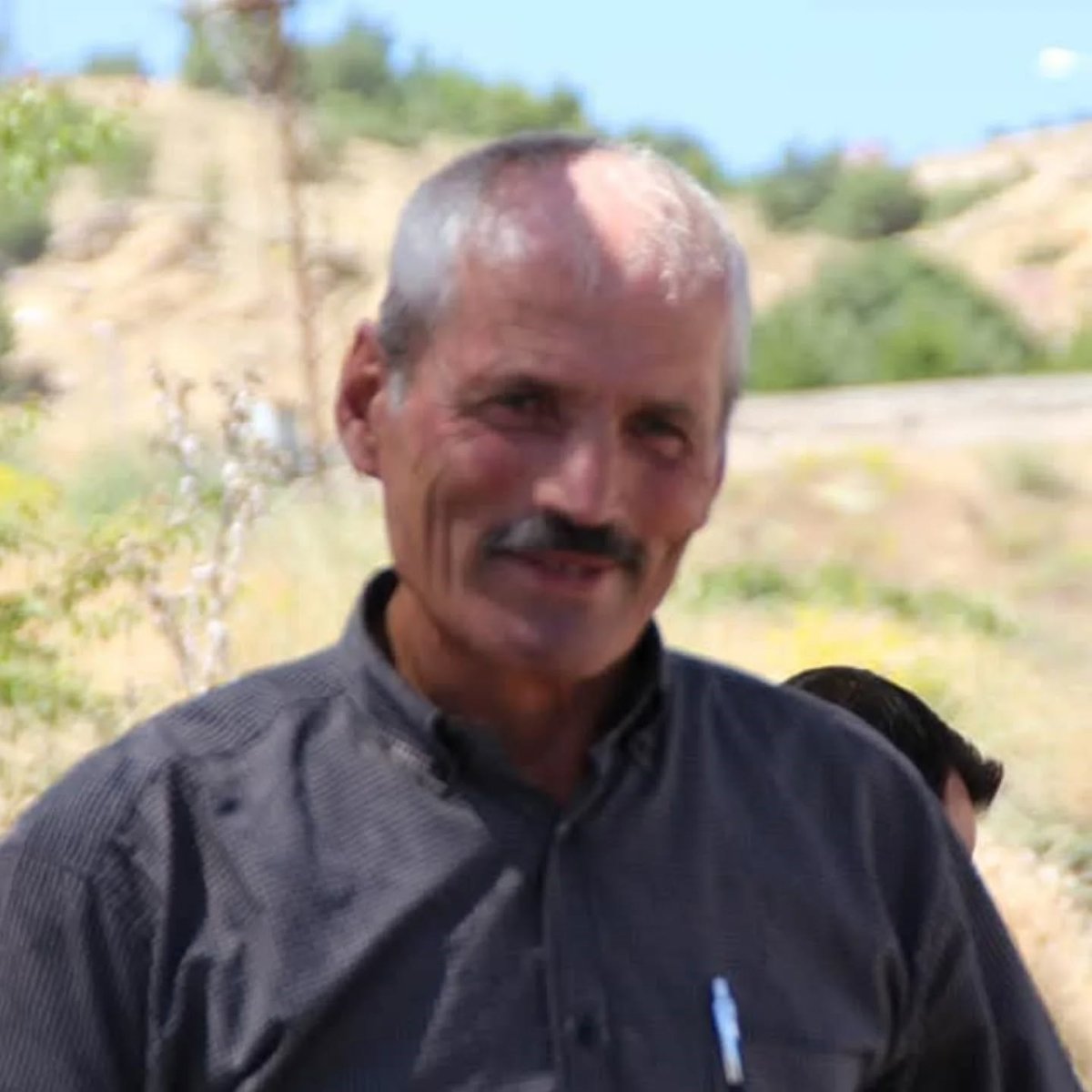 devrilen-traktorun-surucusu-hayatini-kaybetti
