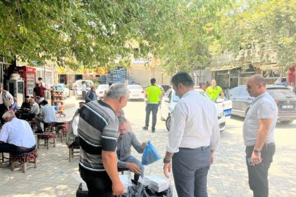 dicle-kaymakami-atis-ilce-emniyet-amiri-ozkan-ile-birlikte-esnafi-ziyaret-etti