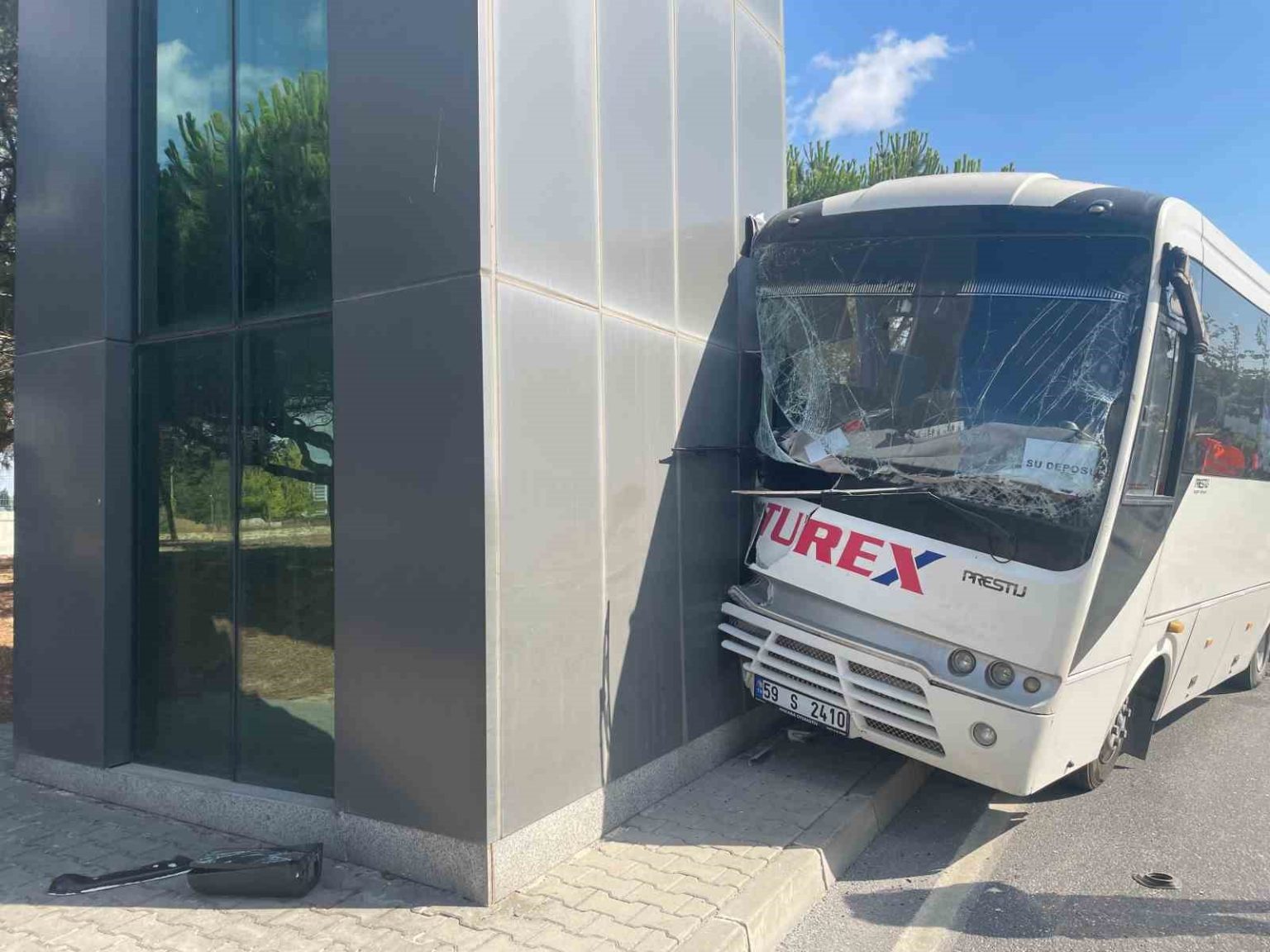 isci-servisi-direge-carpti-16-yarali