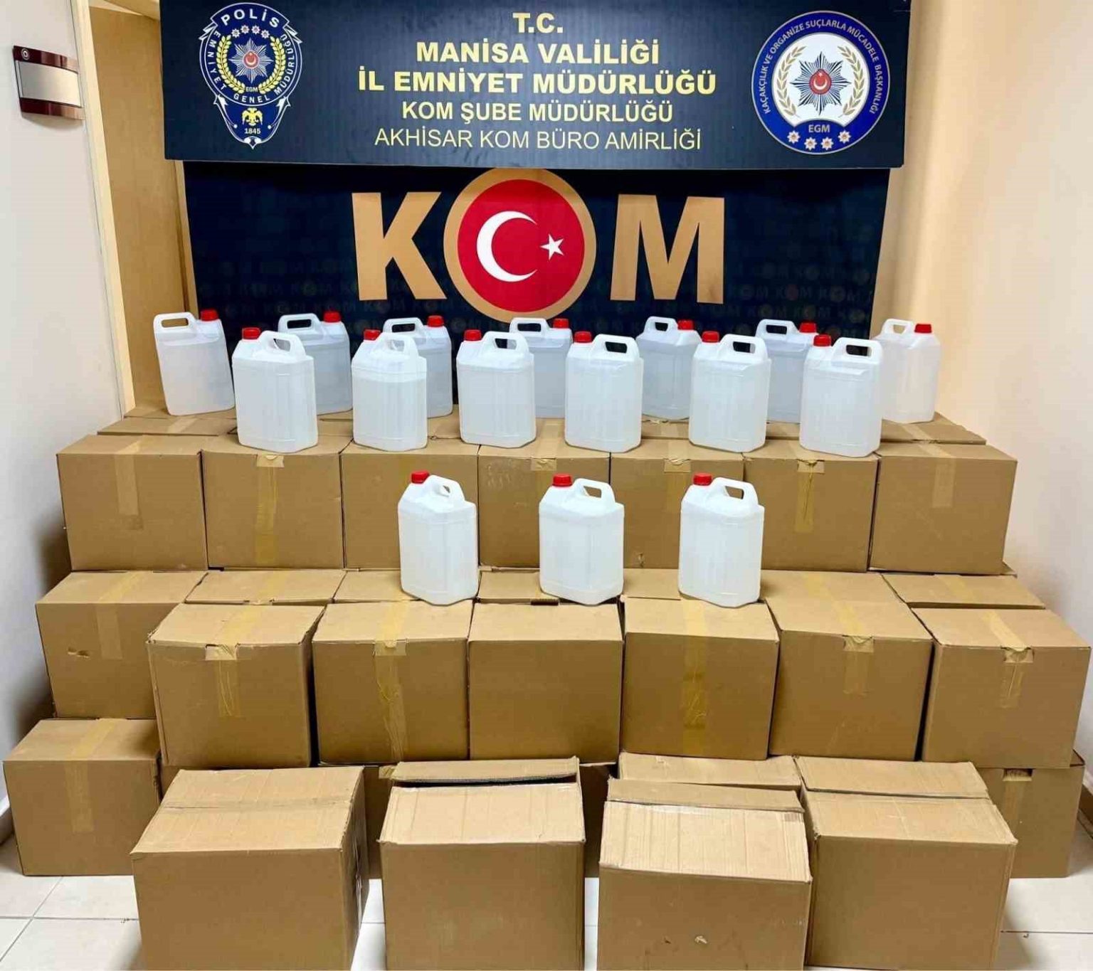 kacak-icki-operasyonunda-1-tonun-uzerinde-etil-alkol-ele-gecirildi