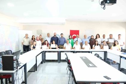 kamu-personeline-turk-isaret-dili-egitimi