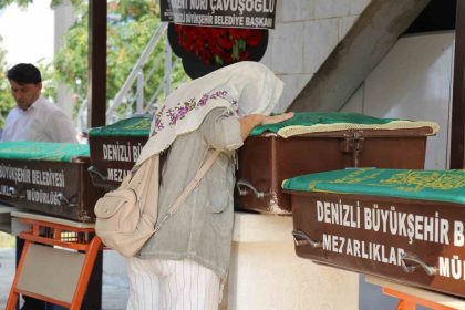 polis-esi-tarafindan-uykuda-oldurulen-anne-ve-2-cocugu-son-yolculuguna-ugurlandi