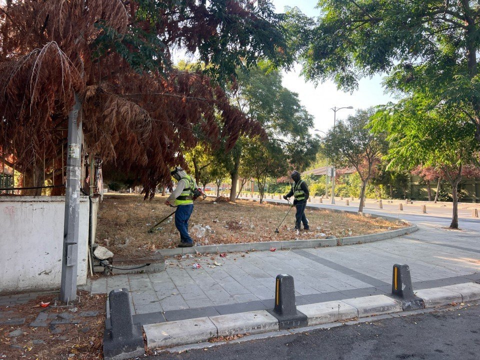 silivri-belediyesinden-yanginlara-karsi-onlem-ot-bicme-ve-temizlik-calismalari-yapildi