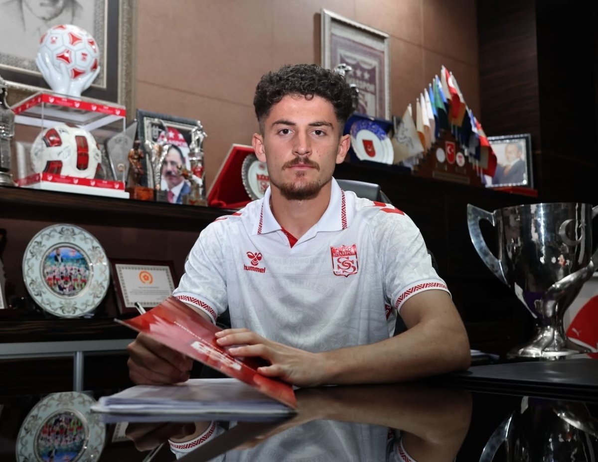 sivasspor-emirhan-basyigitin-sozlesmesini-uzatti