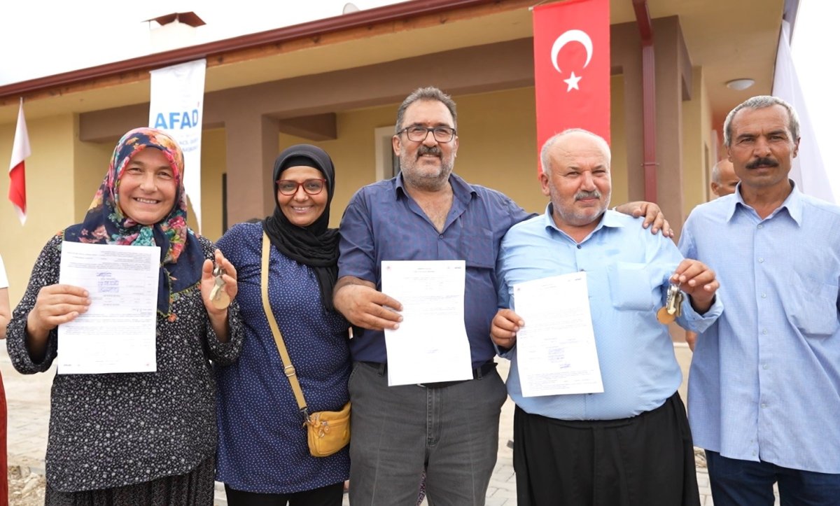 sumbasta-yapimi-tamamlanan-27-koy-evinin-anahtar-teslimi-yapildi