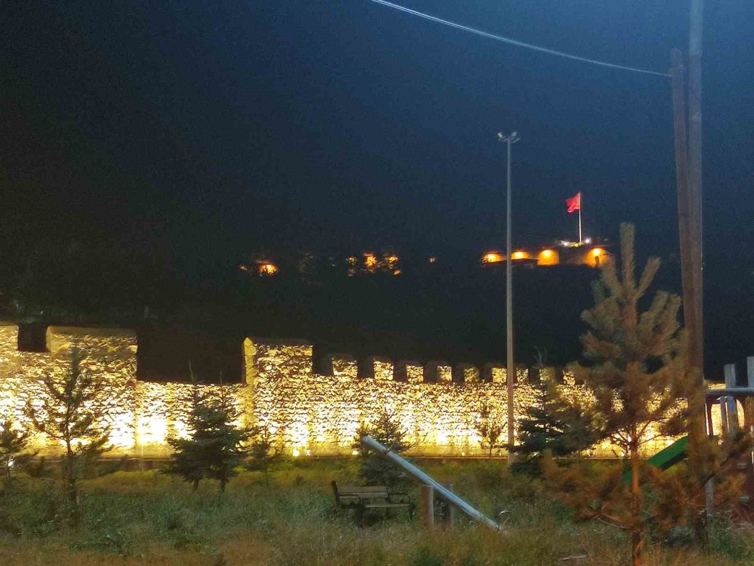 tarihi-ardahan-kalesi-isiklandirildi