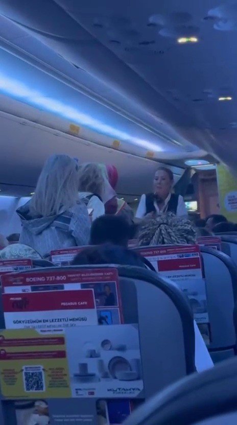 ucak-durmadan-ayagi-kalkan-yolculara-kural-disi-yolcu-proseduru-uygulandi