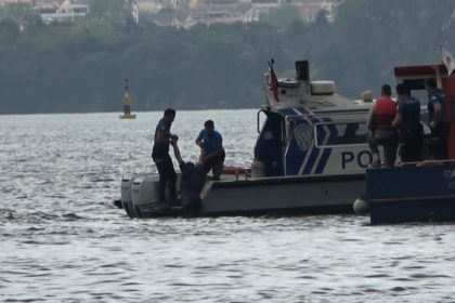 vatandaslar-fark-etti-deniz-polisi-kurtardi