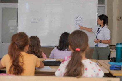 aydinli-cocuklar-yazi-ingilizce-ogrenerek-geciriyor