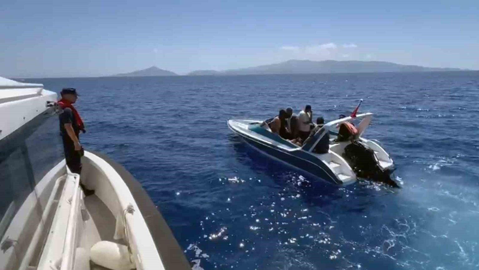 datca-aciklarinda-17-duzensiz-gocmen-kurtarildi