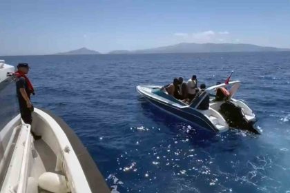 datca-aciklarinda-17-duzensiz-gocmen-kurtarildi