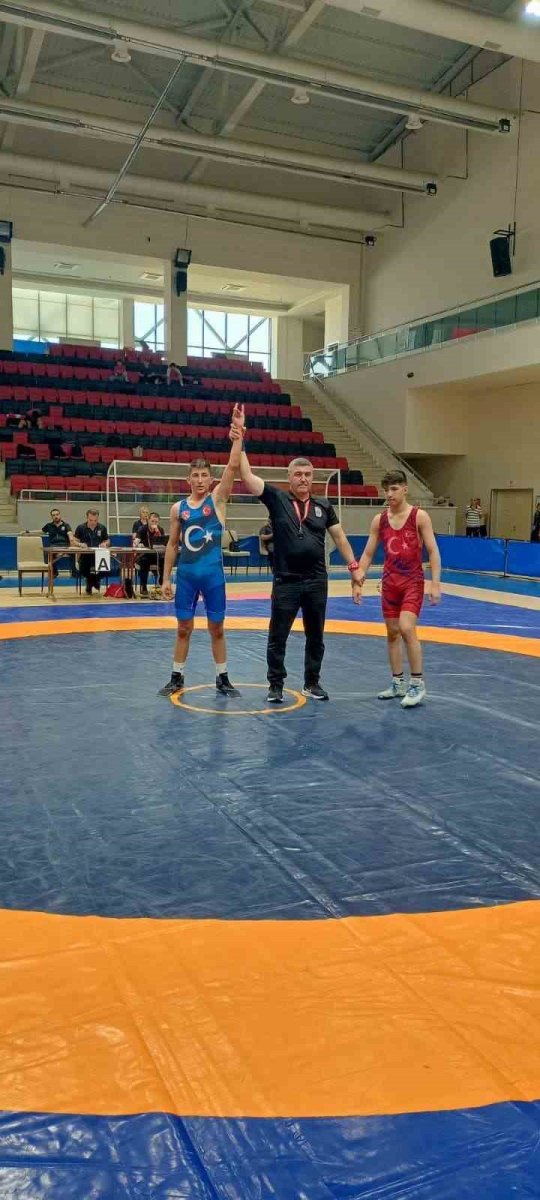 eskisehirli-sporcunun-gures-basarisi
