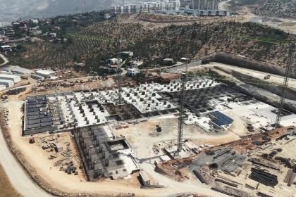 iskenderunda-sismik-izolator-sistemli-600-yatakli-devlet-hastanenin-insasi-hizla-suruyor
