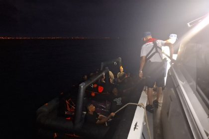 kusadasi-aciklarinda-21-duzensiz-gocmen-kurtarildi