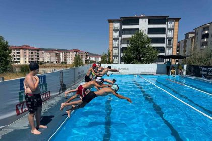 elazigda-cocuklar-hem-ogreniyor-hem-egleniyor
