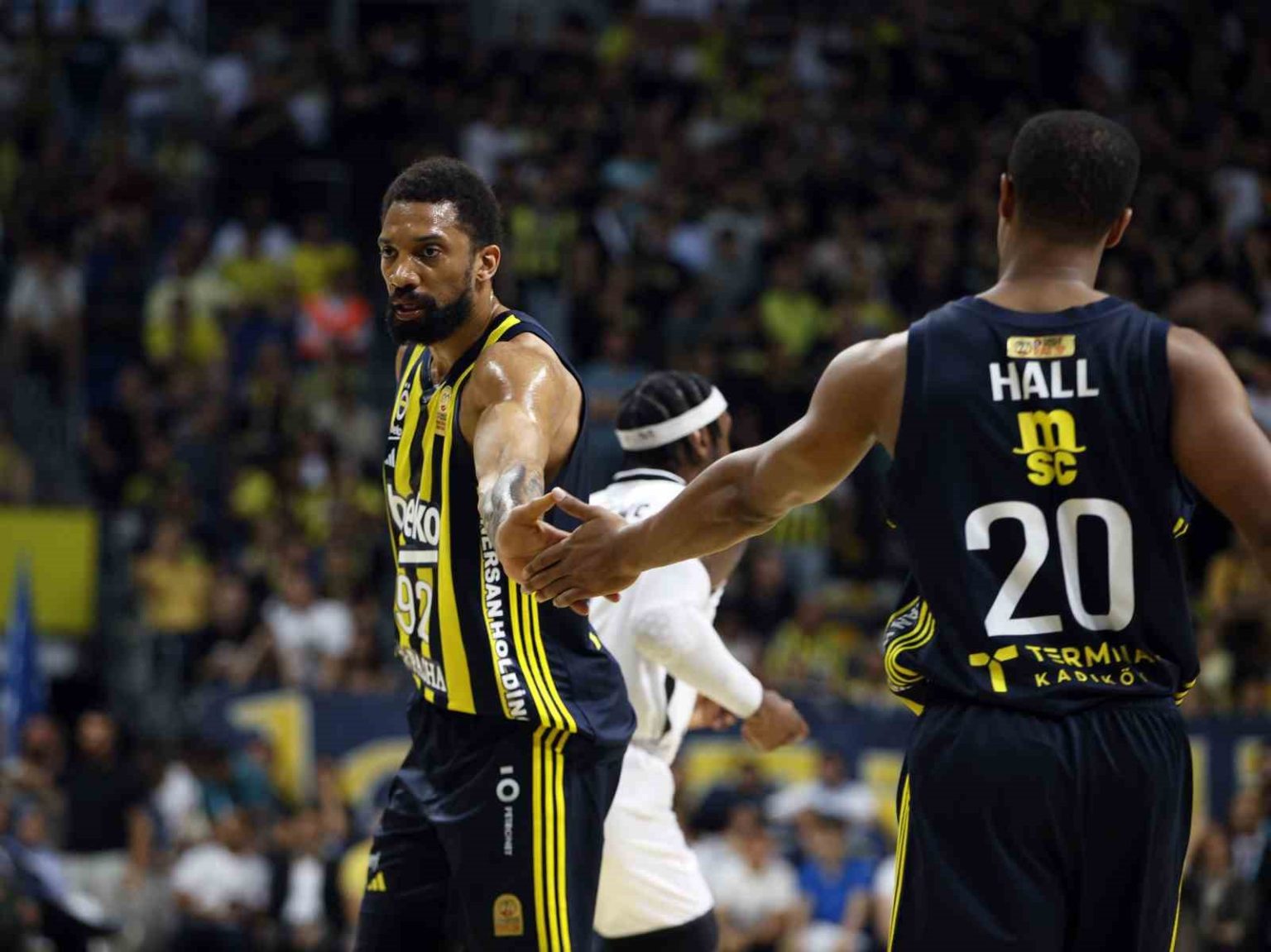 fenerbahce-khem-birchun-sozlesmesini-1-yil-uzatti