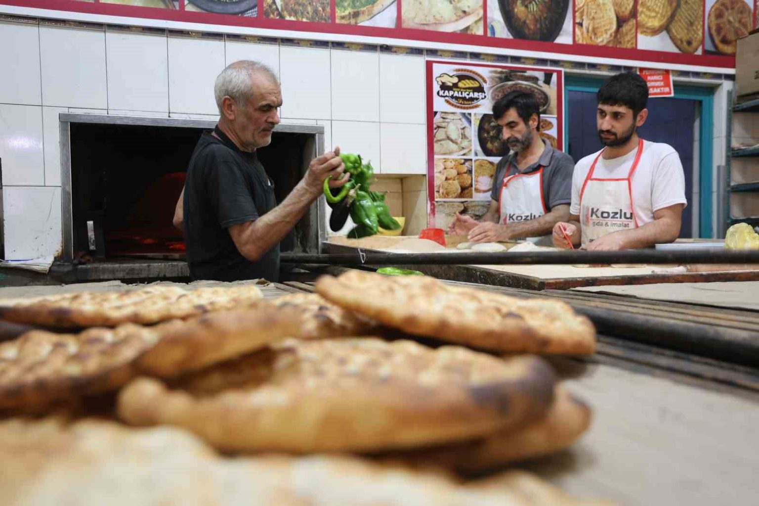 firincilarin-sicak-havada-zorlu-ekmek-mesaisi